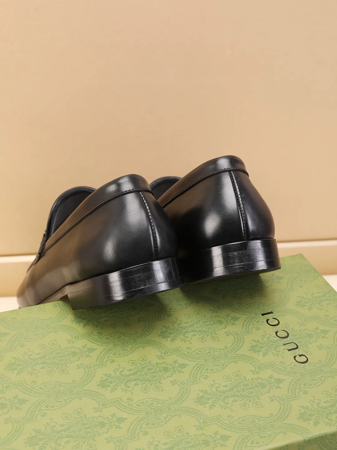 Men's shoes 250 🆘【GUCCI】Gucci ·🐂里· Hot-selling beanie shoes, top brand luxury, top quality, latest fashion beanie shoes. The upper is made of original first-layer cowhide. (Full first-layer water-dyed 🐂 leather and lining). The original stylish and stylish soft rubber wear-resistant and non-slip outsole is light and comfortable on the foot, available in optional colors! Matching code: 39-44 (customized at 39.45.46)